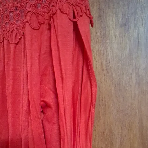 The Limited Scarlet Lace Detail Blouse - Picture 4 of 9